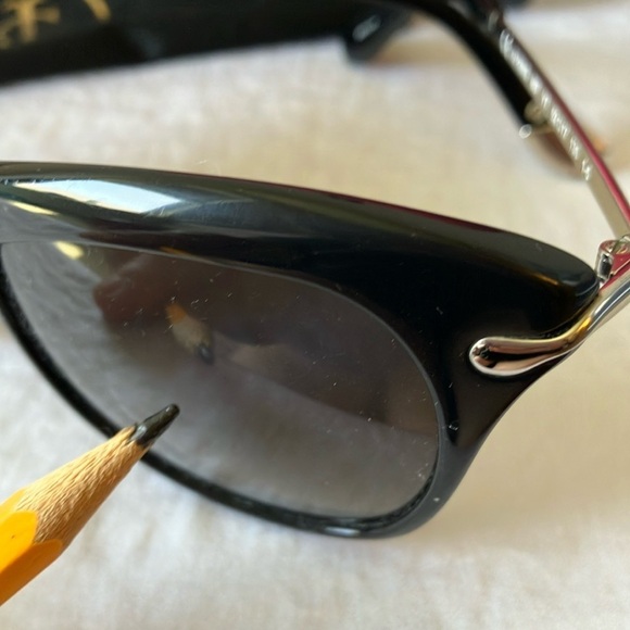 Juicy Couture: Black Wayfarer Sunglasses- Gray- case & cloth-
scratch & mark - Picture 15 of 16